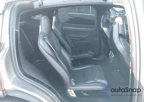 2016 Tesla Model X z USA, uszkodzony, nr VIN 5YJXCBE21GF019065